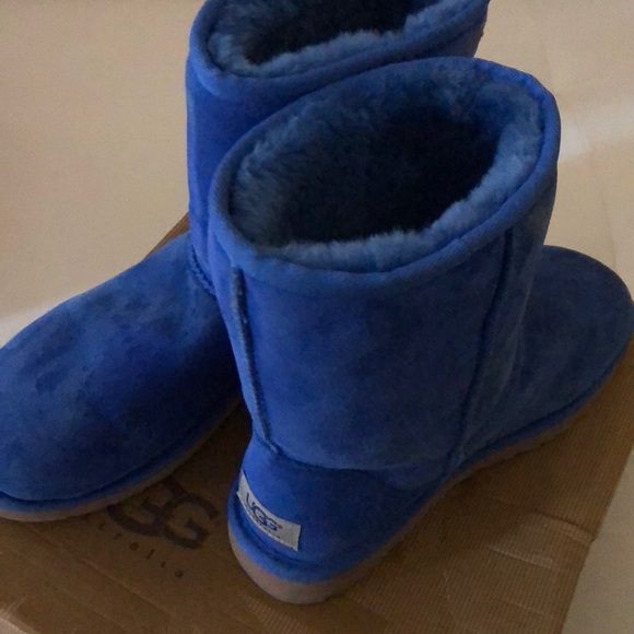 SOLD - Blue Short Ugg - Picture 1 of 6